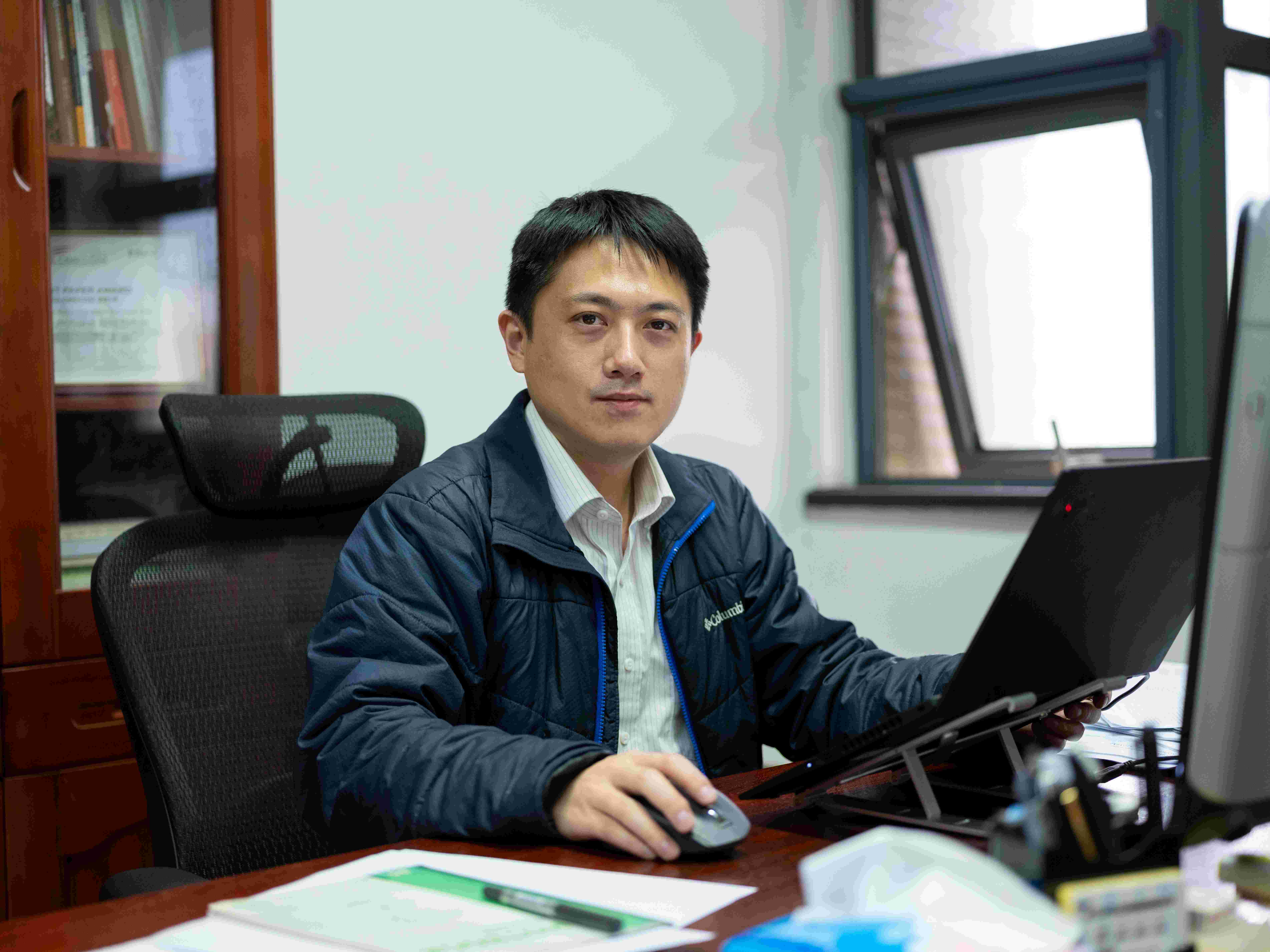 【寻访身边的榜样】静心尽力——记东南大学信息科学与工程学院青年教授许威