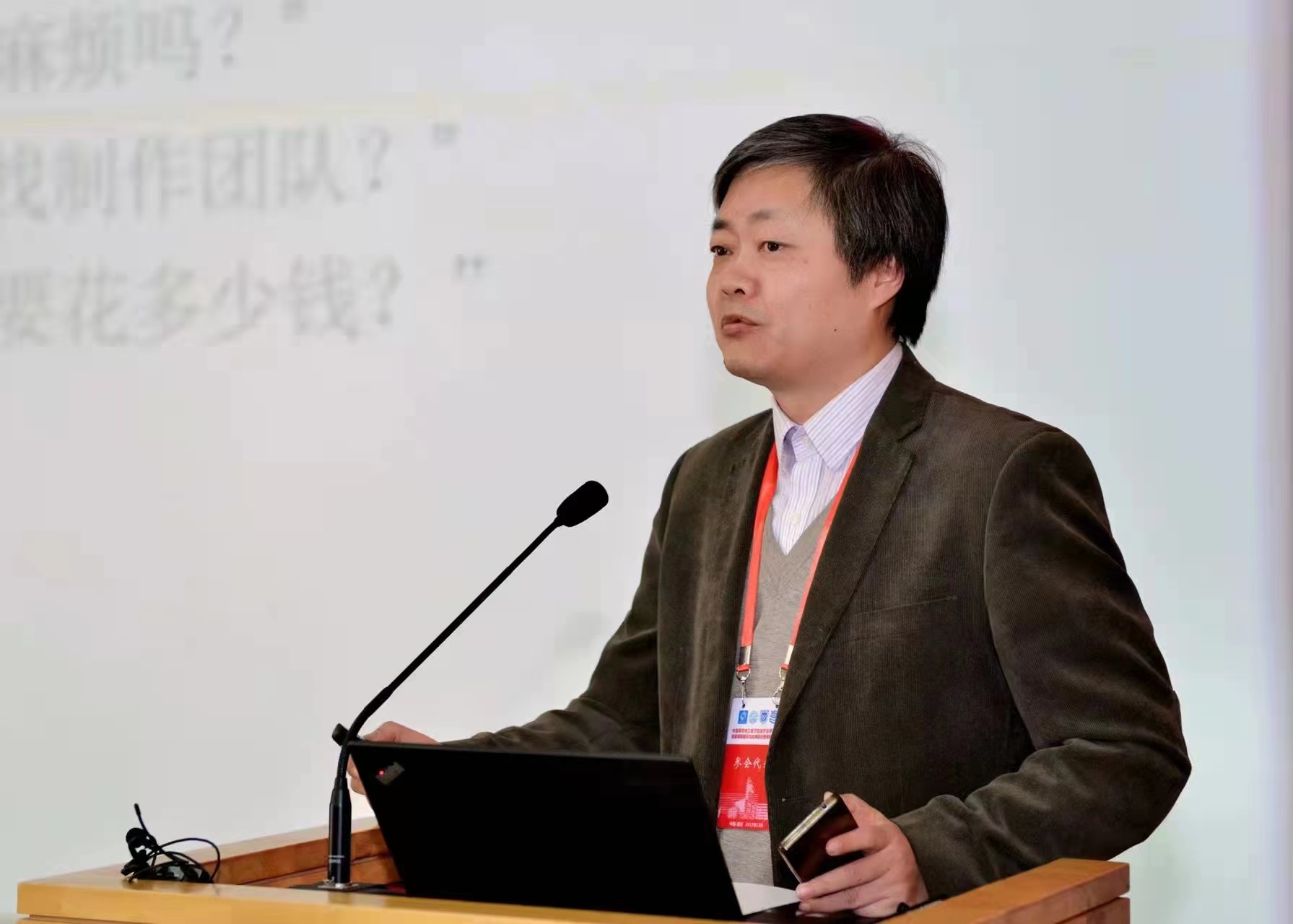 以你为镜：平凡相伴里的微光——记东南大学杰出教学奖获得者、信息科学与工程学院孟桥教授